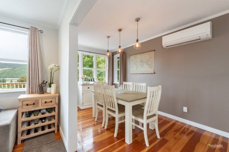 Photo of property in 16 Manor Drive, Stokes Valley, Lower Hutt, 5019