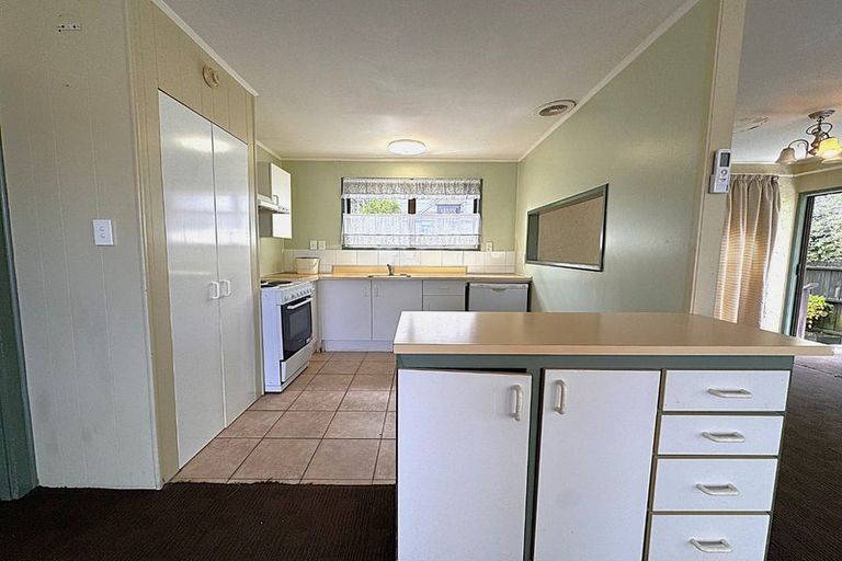 Photo of property in 3 Benita Place, Sunnyvale, Auckland, 0612