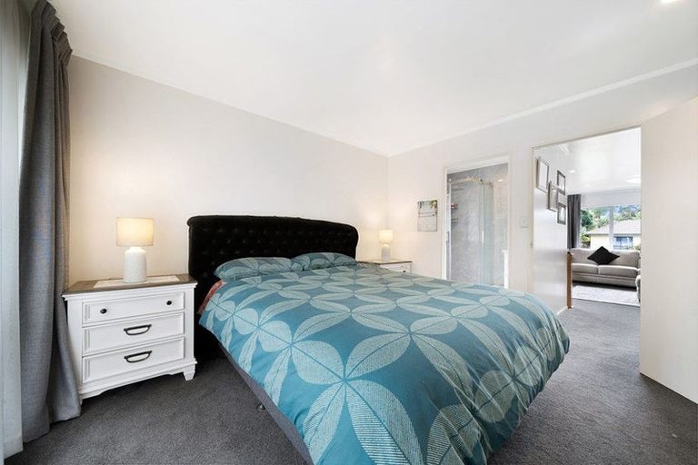 Photo of property in 15 Lanier Place, Glendene, Auckland, 0602