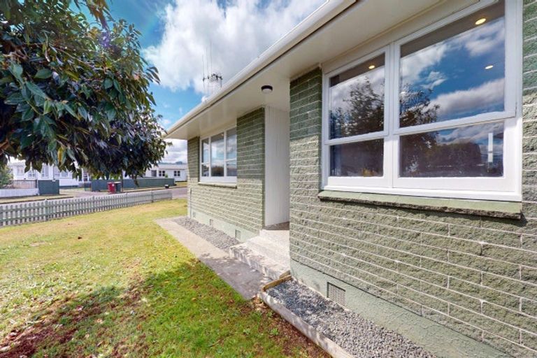 Photo of property in 4 Ross Street, Levin, 5510