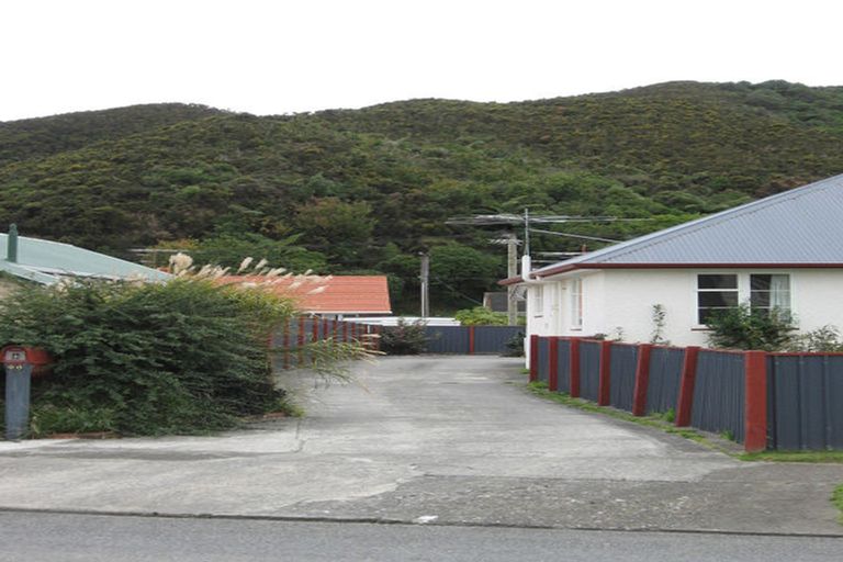 Photo of property in 96a Hewer Crescent, Naenae, Lower Hutt, 5011
