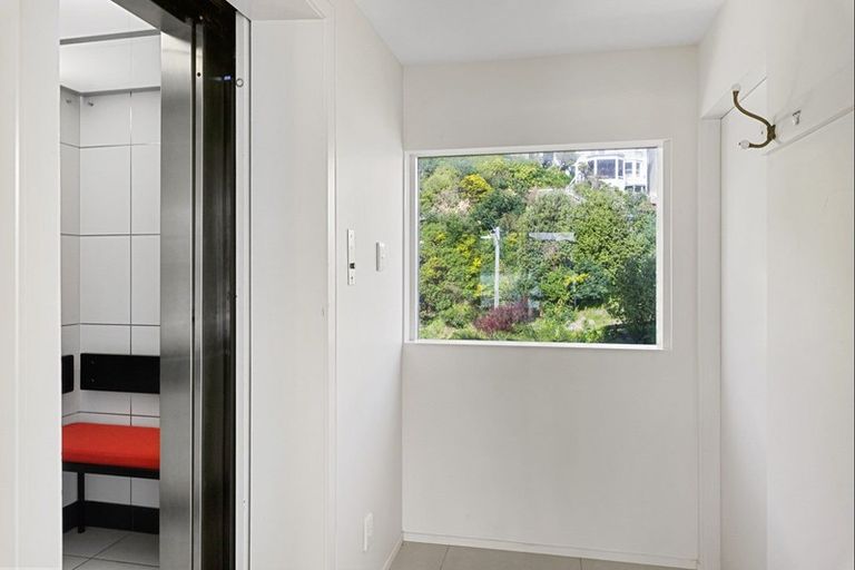Photo of property in Oriana Apartments, 248 Oriental Parade, Oriental Bay, Wellington, 6011