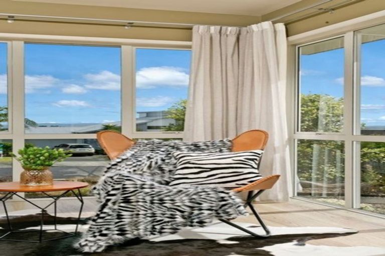 Photo of property in 51 Kittiwake Drive, Schnapper Rock, Auckland, 0632