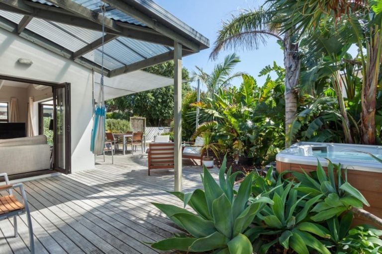 Photo of property in 1043b Papamoa Beach Road, Papamoa Beach, Papamoa, 3118