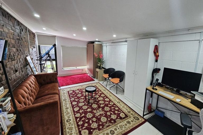 Photo of property in 2/19 Challen Close, Conifer Grove, Takanini, 2112