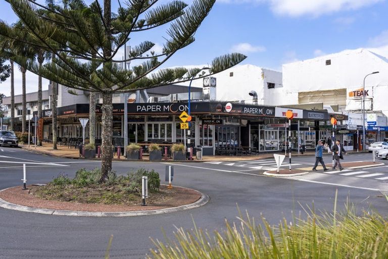 Photo of property in 10b Matipo Road, Mairangi Bay, Auckland, 0630