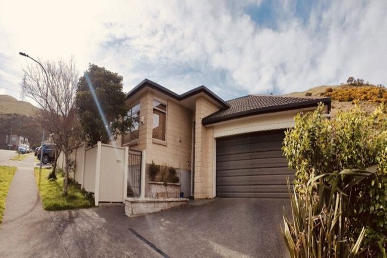 Photo of property in 12 Gifford Grove, Churton Park, Wellington, 6037