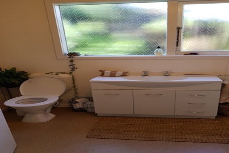 Photo of property in 107 Dowse Drive, Maungaraki, Lower Hutt, 5010