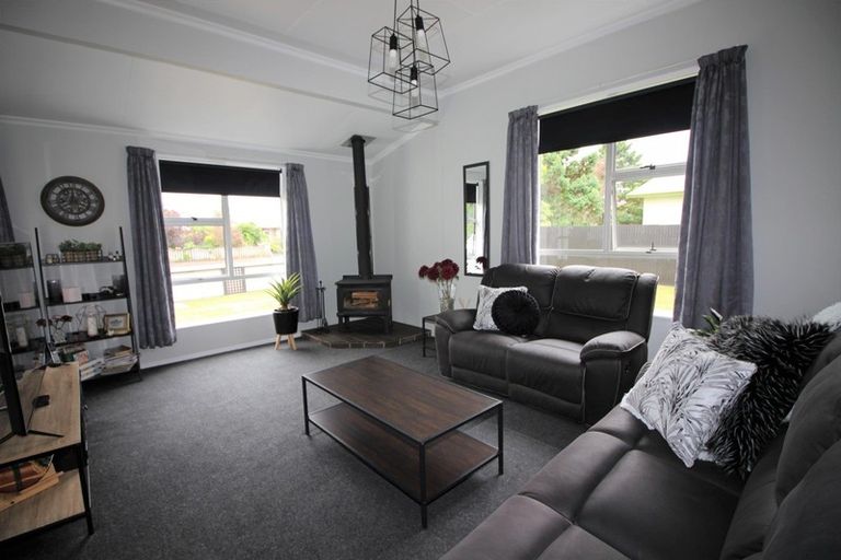 Photo of property in 13 Windsor Street, Dannevirke, 4930