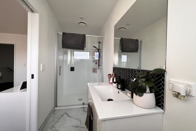 Photo of property in 6 Hoiho Road, Pukekohe, 2120