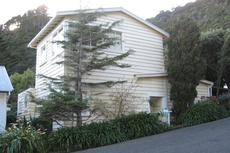 Photo of property in 27 Rona Street, Eastbourne, Lower Hutt, 5013