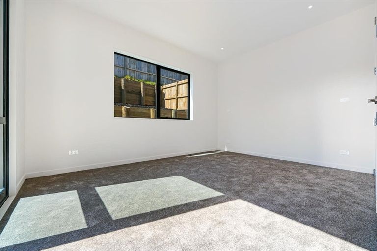 Photo of property in 28 Whakairo Crescent, Gulf Harbour, 0930