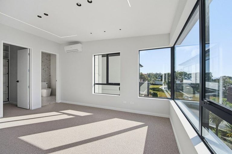 Photo of property in 2/8 Park Rise, Campbells Bay, Auckland, 0630