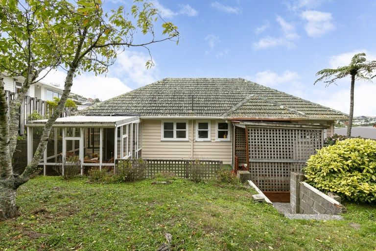 Photo of property in 52 Kenmore Street, Newlands, Wellington, 6037