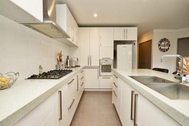 Photo of property in 32 Rosalie Terrace, Kelvin Grove, Palmerston North, 4414