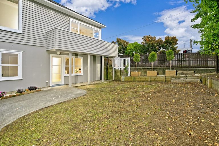 Photo of property in 1/221 Lake Road, Belmont, Auckland, 0622