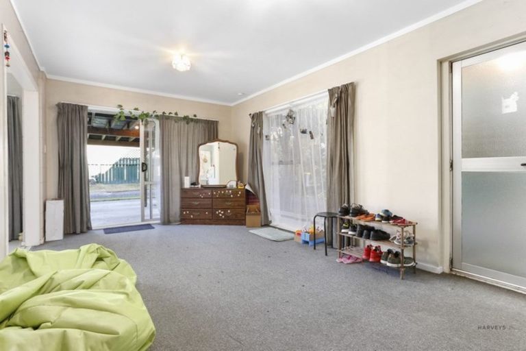 Photo of property in 1/83 Mcleod Road, Te Atatu South, Auckland, 0610