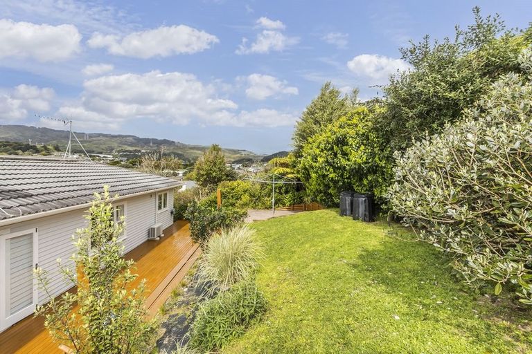 Photo of property in 9 Lane Crescent, Tawa, Wellington, 5028