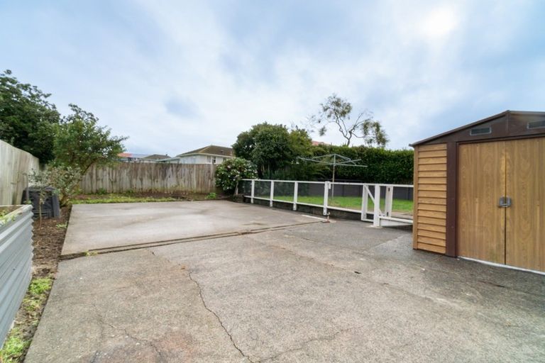 Photo of property in 4 Sasanof View, Ascot Park, Porirua, 5024