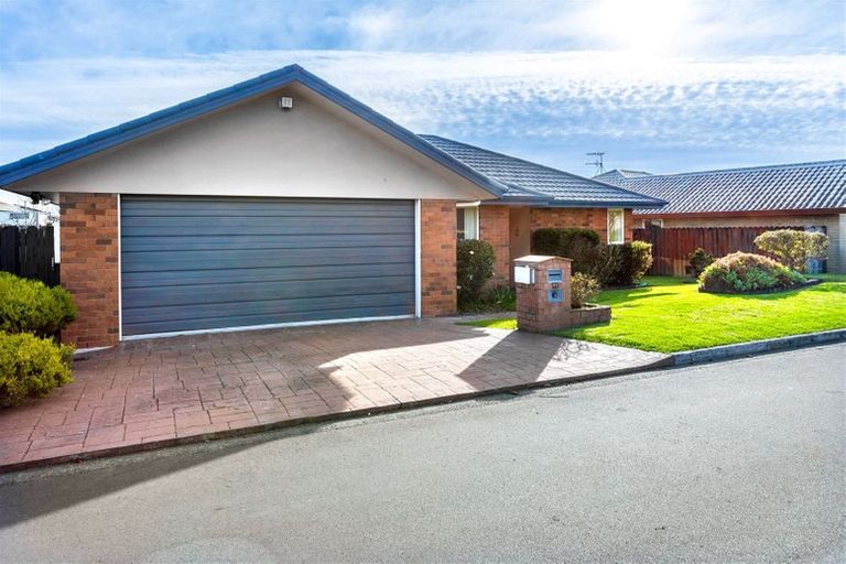 Photo of property in 57 Kingdale Road, Henderson, Auckland, 0610