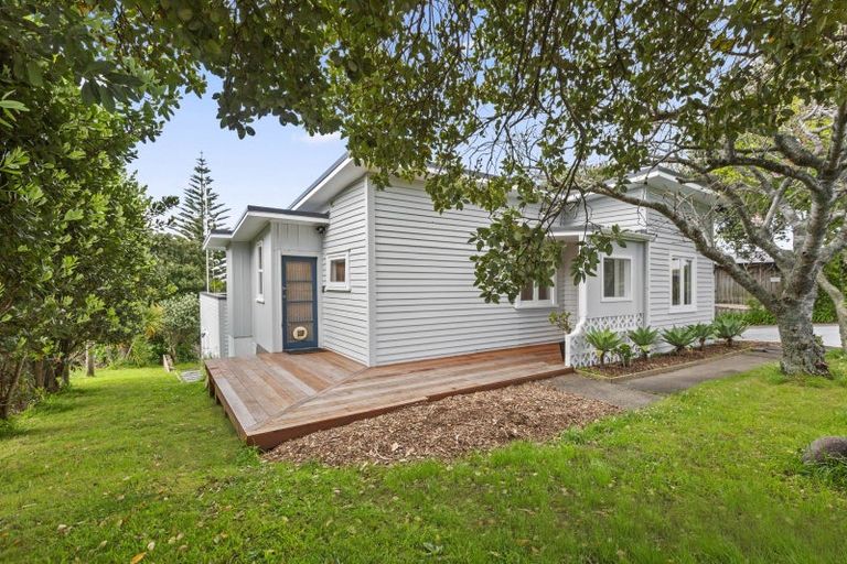 Photo of property in 14 Main Road, Raglan, 3225