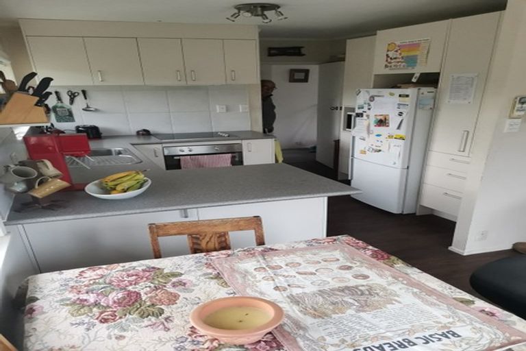 Photo of property in 1/14 Ellice Road, Totara Vale, Auckland, 0629