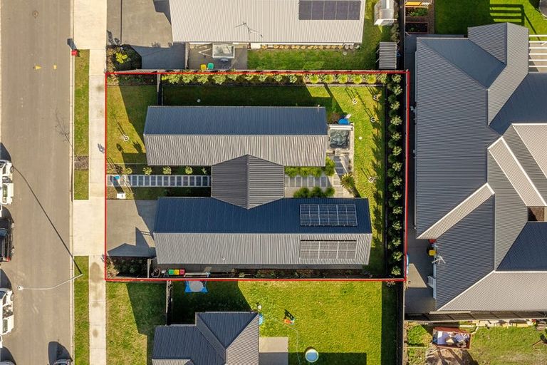 Photo of property in 8 Mccahon Drive, Rangiora, 7400