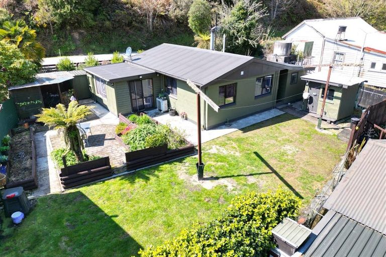 Photo of property in 20 Ramsay Street, Blacks Point, Reefton, 7830