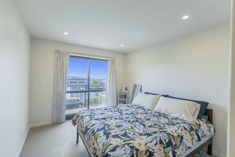 Photo of property in 46 Ascension Crescent, Orewa, 0931