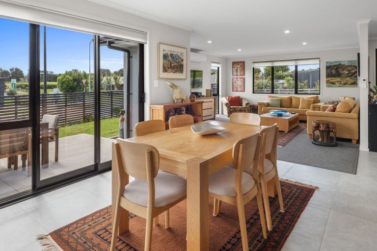 Photo of property in 1 Glenbervie Drive, Glenbervie, 0173