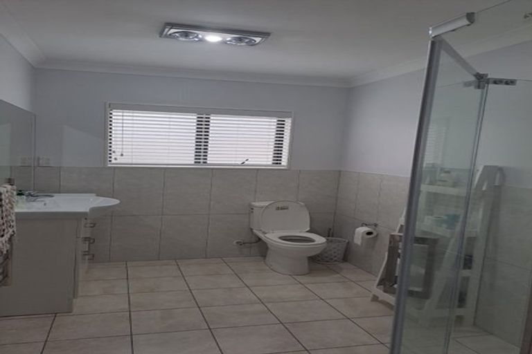 Photo of property in 2 Kirikiri Drive, Papakura, 2110