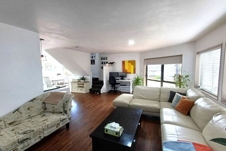 Photo of property in 10/37 Fields Parade, Oteha, Auckland, 0632