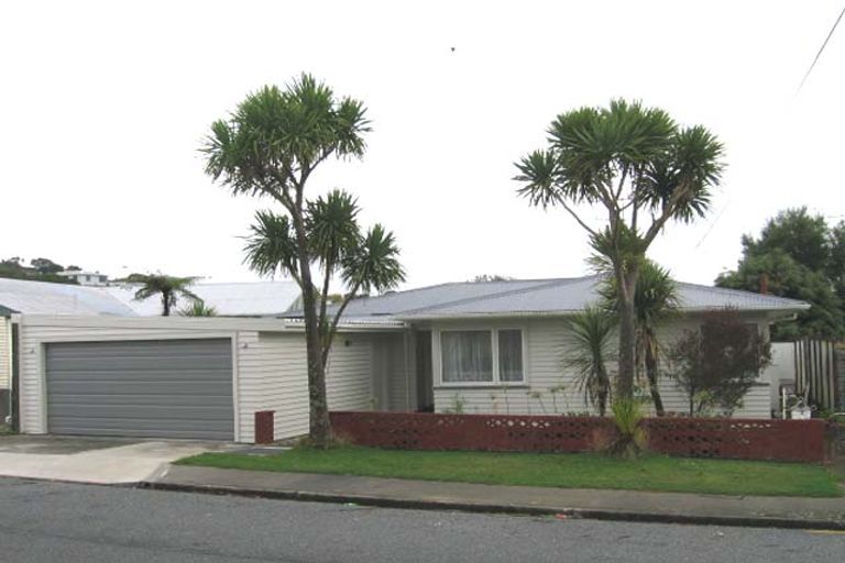 Photo of property in 3 Oswald Crescent, Paparangi, Wellington, 6037