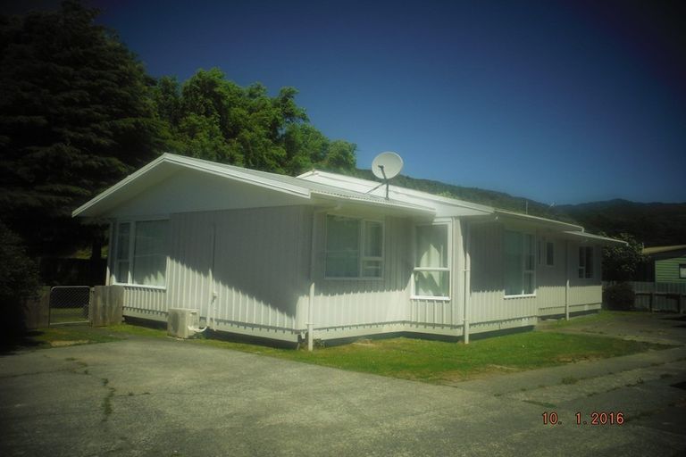 Photo of property in 12 Aporoa Grove, Wainuiomata, Lower Hutt, 5014