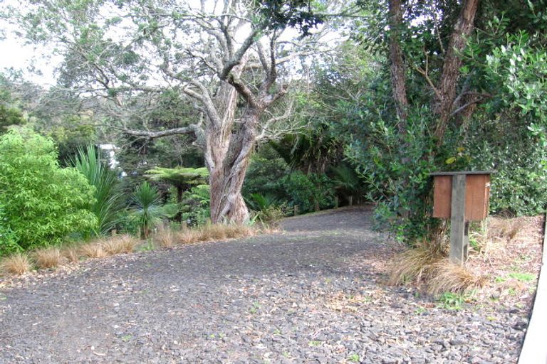 Photo of property in 73 Warner Park Avenue, Laingholm, Auckland, 0604