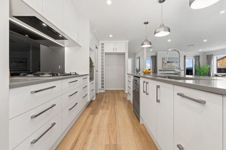 Photo of property in 10 Weatherdeck Close, Whitby, Porirua, 5024