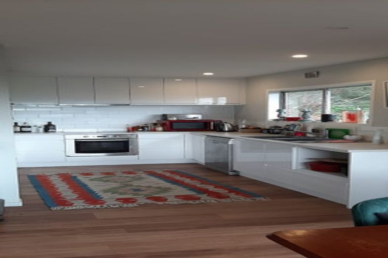 Photo of property in 37 West Lynn Road, Titirangi, Auckland, 0604