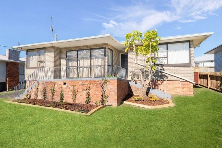 Photo of property in 7 Cobham Crescent, Kelston, Auckland, 0602