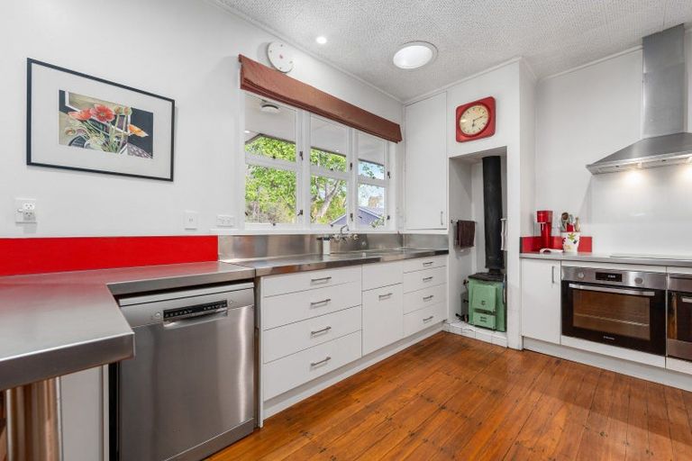 Photo of property in 48 Paraekaretu Street, Hunterville, 4730