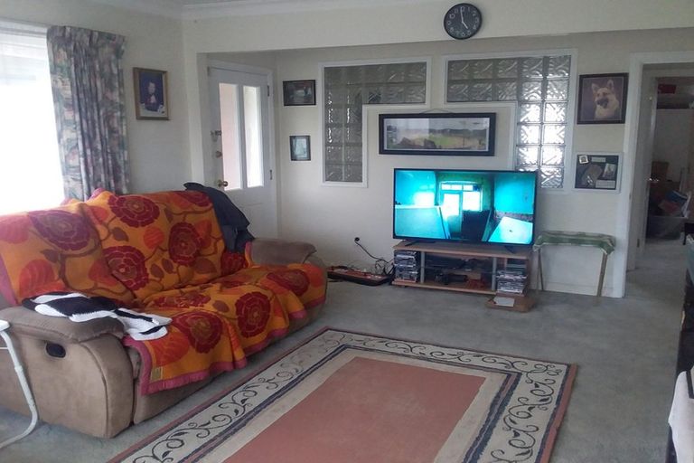 Photo of property in 125 Millbrook Road, Sunnyvale, Auckland, 0612