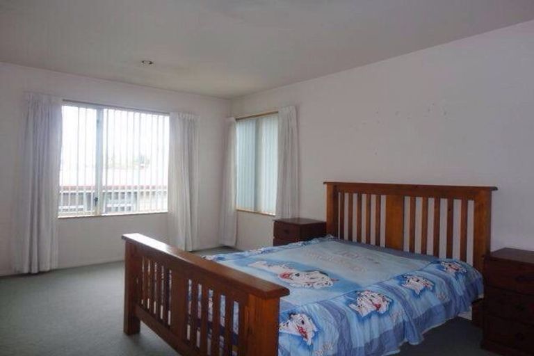 Photo of property in 94 Memorial Avenue, Ilam, Christchurch, 8053