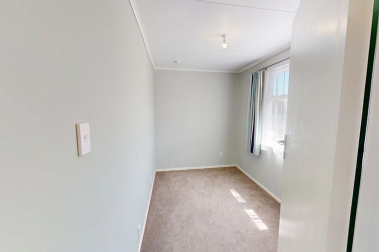 Photo of property in 11 Lewis Place, Highbury, Palmerston North, 4412