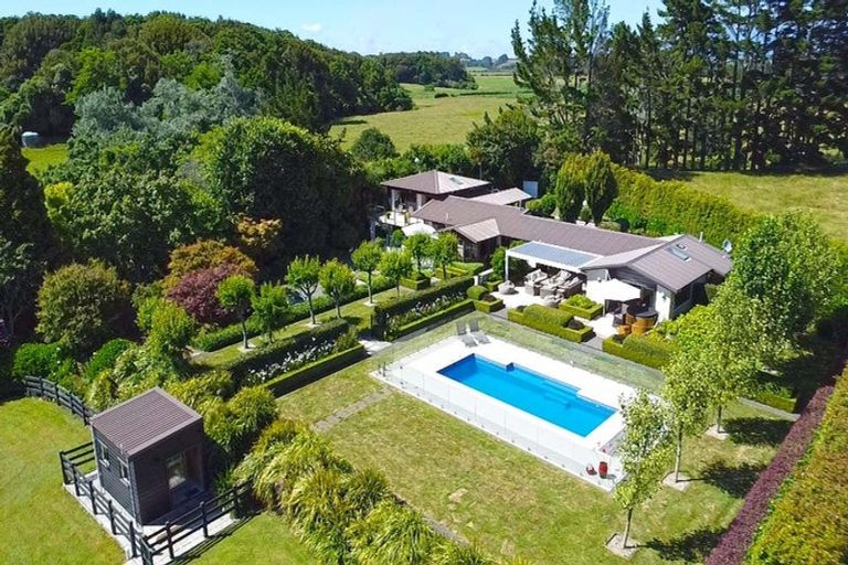 Photo of property in 36 Manutahi Road, Hillsborough, New Plymouth, 4372