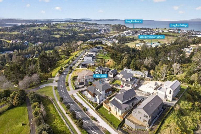 Photo of property in 1 Taku Close, Long Bay, Auckland, 0630