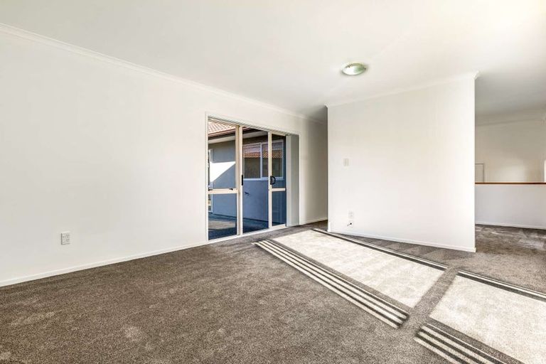 Photo of property in 6 Bibury Avenue, Henderson, Auckland, 0612