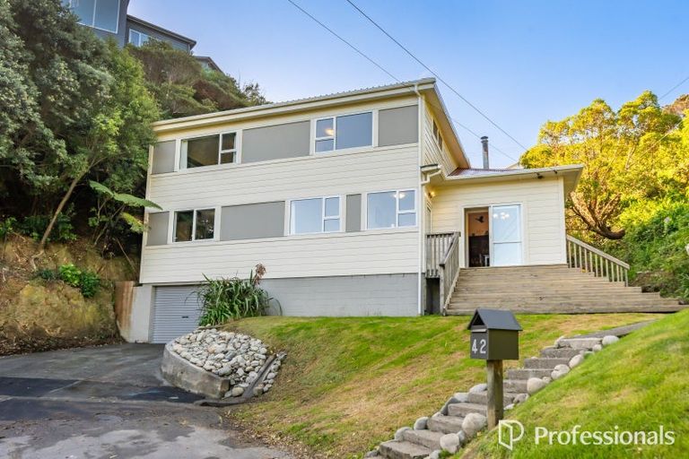 Photo of property in 42 Korokoro Road, Korokoro, Lower Hutt, 5012