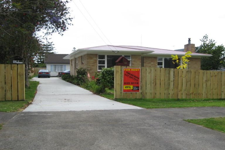 Photo of property in 1/42 Scott Avenue, Mangere Bridge, Auckland, 2022