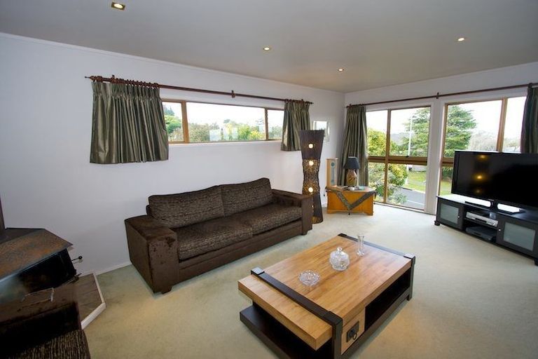 Photo of property in 65 Chelsea View Drive, Chatswood, Auckland, 0626