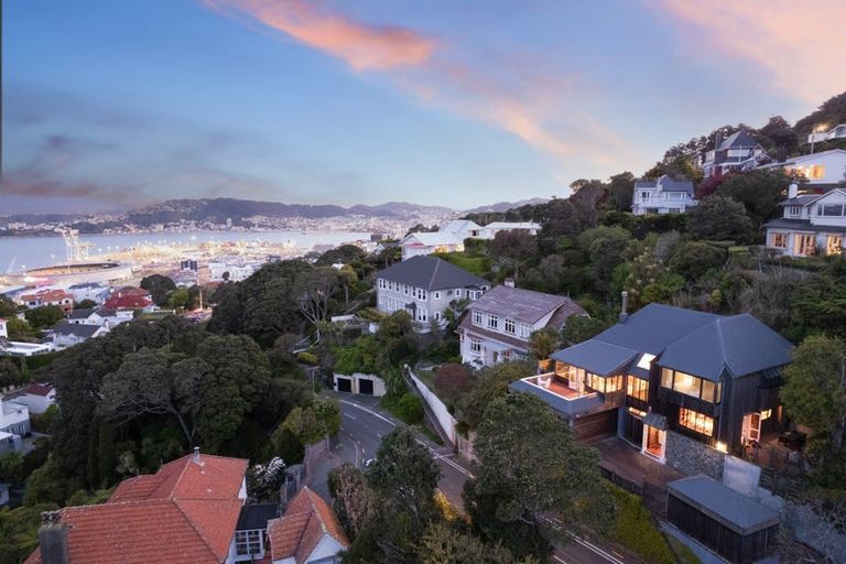 Photo of property in 31 Wadestown Road, Wadestown, Wellington, 6012