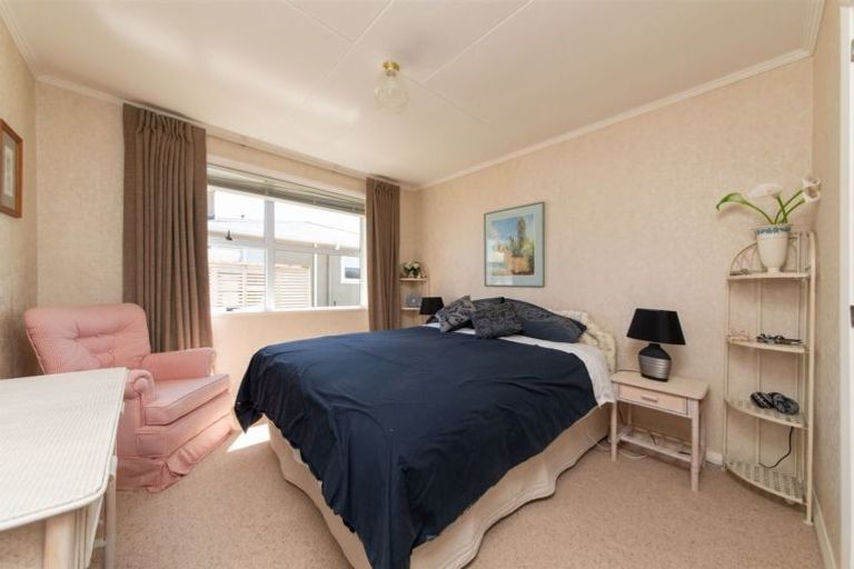 Photo of property in 16 Ilford Place, Awapuni, Palmerston North, 4412